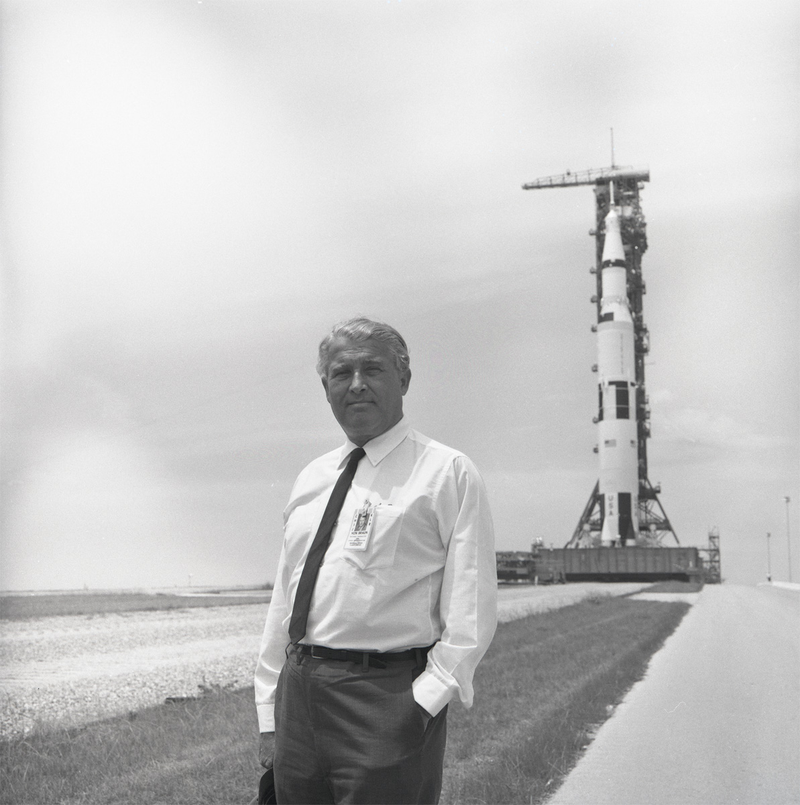Illustration for article titled Amazing photos from NASA's vaults show how they assembled Apollo 11